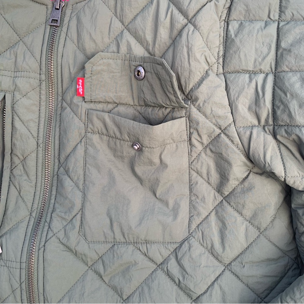 Levi’s Women’s Olive Green Quilted Bomber Jacket Size Medium - Picture 8 of 15